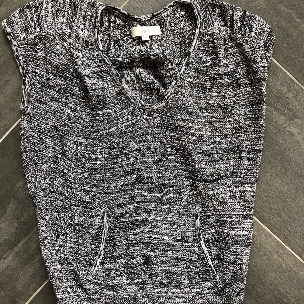 LOFT Black & White Sleeveless Sweater - EUC -S